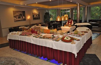 hotel-alpen-residence-ehrwald-buffetabend-156.jpg
